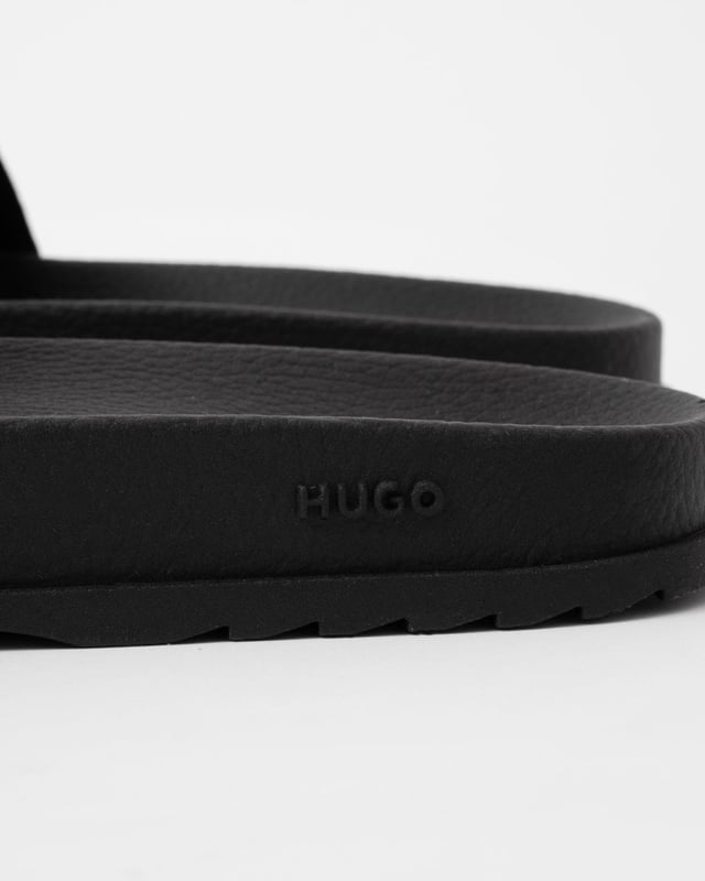 HUGO Match Mens Slides With Logo Strap NOS Statement slides by HUGO, designed in lightweight materials with a logo across the strap.
Fastening top: Slip-onFully linedPackaging: Box
100% Polyester, Sole: 70% Polyvinyl chloride, 30% Thermoplastic polyurethane, Upper material: 98% Polyvinyl chloride, 2% Polyurethane, Innersole: 70% Polyvinyl chloride, 30% Thermoplastic polyurethane
50498352