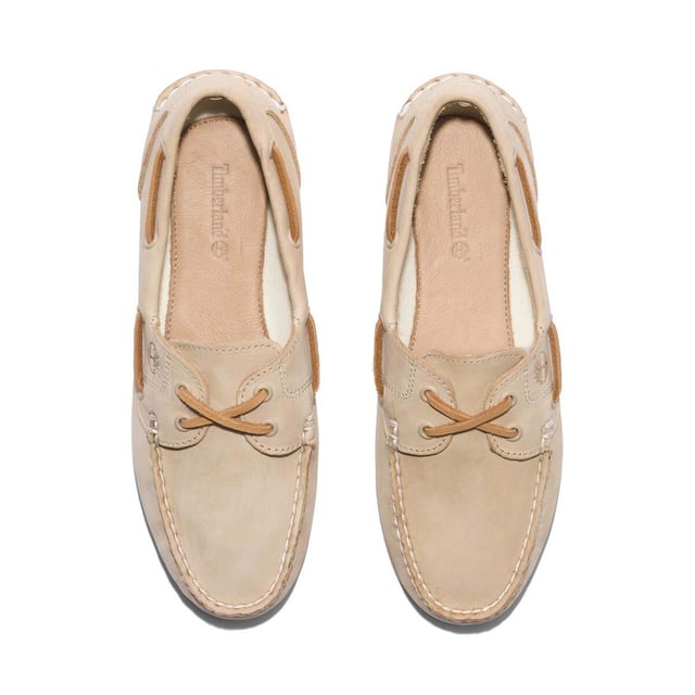 Timberland Classic Boat Shoes in beige.- Leather upper.- Lace fastening.- Slip on closure.- Fully branded.- Lightly cushioned footbed.- Rubber sole.- Ref: A627VEN71