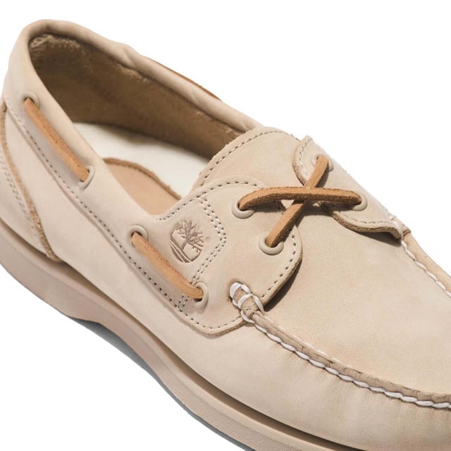 Timberland Classic Boat Shoes in beige.- Leather upper.- Lace fastening.- Slip on closure.- Fully branded.- Lightly cushioned footbed.- Rubber sole.- Ref: A627VEN71