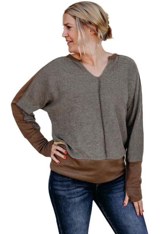 Top de punto patchwork chic con un ajuste acogedor. Mangas con agujeros para los pulgares que añaden estilo. Silueta en tonos neutros para un look sofisticado. Diseño de costura expuesta a la moda. Apto para todas las estaciones. Disponible en múltiples tallas para hombres y mujeres.  
Material: 65% Poliéster, 30% Algodón, 5% Elastano.