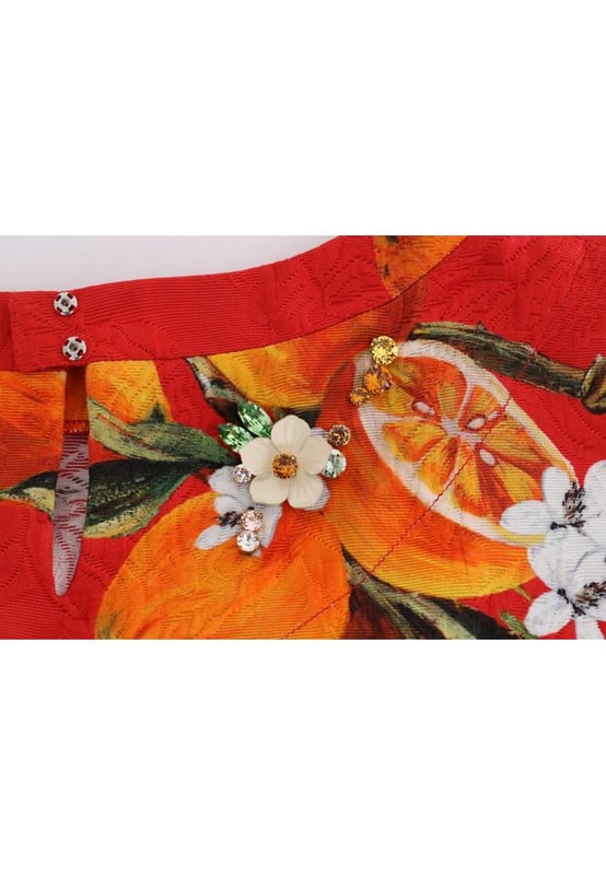Marke: Dolce & Gabbana.
  Stil: Bluse aus Crepe mit Kristallverzierung und Blutenprint.
  Kollektion: SICILY Orange Print.
  Farbe: Rot mehrfarbig.
  Armel: 3/4 Armel.
  Verschluss: Zwei.
  Knopf.
  Verschluss auf der Ruckseite.
  Material: 60% Baumwolle 15% Kris.