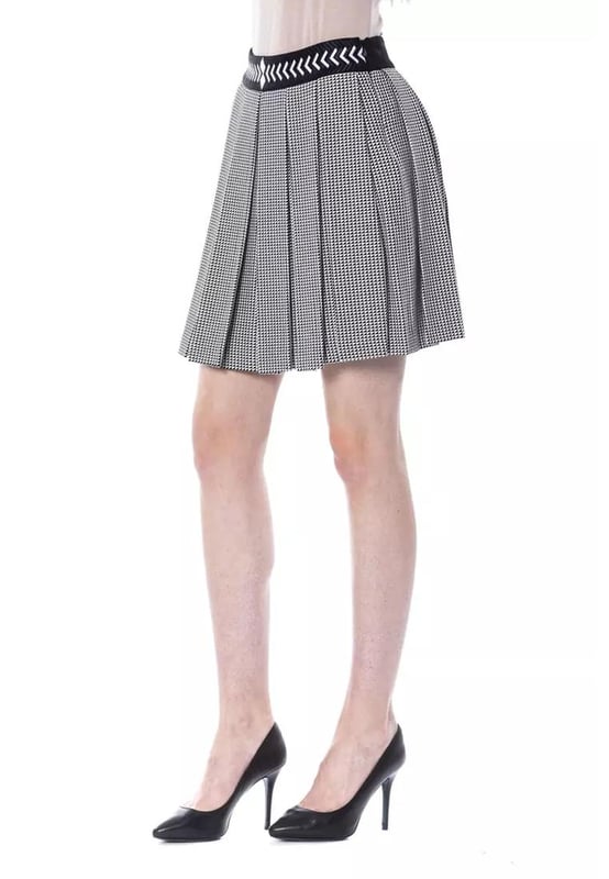 Stylish and versatile Black And White Viscose Skirt
  Tulip short skirt design for a feminine and sophisticated look
  Made from high
  quality viscose fabric for a comfortable fit
  Perfect for special occasions or casual outings
  Classic black and white color that complements any top or blouse
  Elevate your style with this must
  have skirt
Material: 88% Viscose 10% Polyamide 2% Elastane