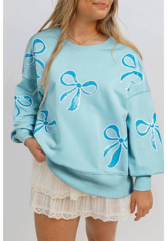 Sudadera de cuello redondo  
  Impresionante detalle de lazo con lentejuelas  
  Diseño moderno con hombros caídos  
  Silueta relajada y elegante  
  Corte oversize para una vibra acogedora pero a la moda  
  Combina bien con diversas prendas inferiores y accesorios  
Material: 65% Poliéster 35% Algodón