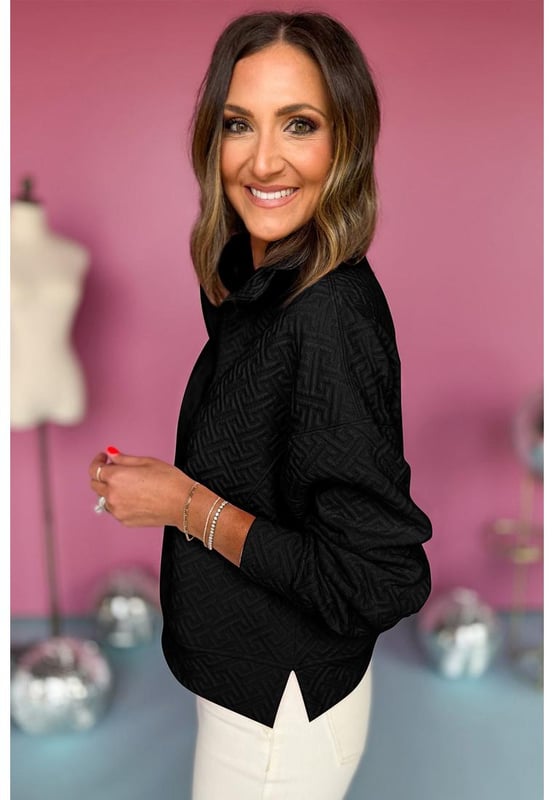 Stylish half zip sweatshirt
  Textured fabric
  Collared neckline
  Perfect for layering
  Suitable for both indoor and outdoor activities
  Available in black
  Refer to our size chart for the perfect fit
Material: 95% Polyester 5% Elastane