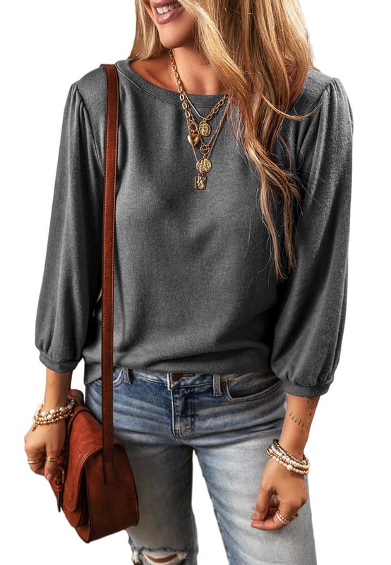 Medium grey solid color blouse
  3/4 sleeves and round neckline
  Versatile piece suitable for both men and women
Material: 95% Polyester 5% Elastane