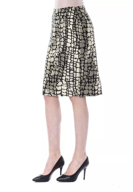 Gold Viscose Skirt
  Tube short skirt design
  Made with Quality viscose material
  Versatile and can be paired with a variety of tops and accessories
  Comfortable and durable
