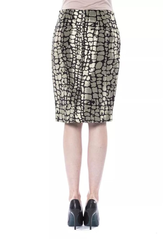 Gold Viscose Skirt
  Tube short skirt design
  Made with Quality viscose material
  Versatile and can be paired with a variety of tops and accessories
  Comfortable and durable