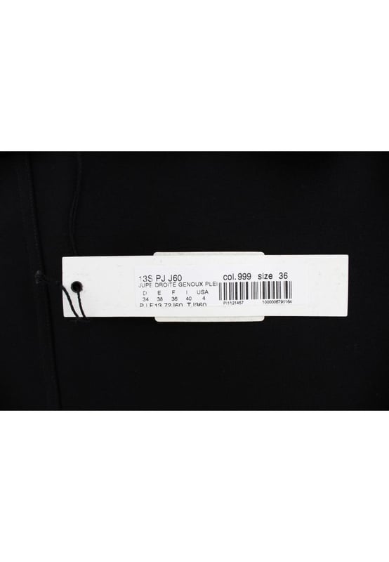 A estrenar con etiquetas.
  Silueta recta a lapiz.
  Largo por encima de la rodilla.
  Color: Negro.
  Material: 69 % viscosa 25 % nailon 6 % elastano.
  Detalles del logotipo.