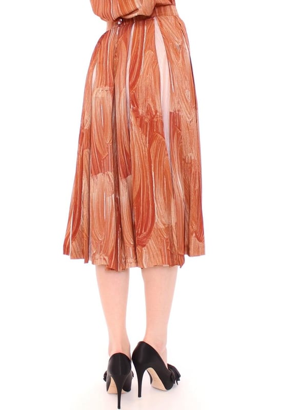 Marca: Licia Florio.
  Estilo: Falda amplia.
  Color: Marron anaranjado.
  Longitud: Por debajo de la rodilla.
  Cierre: Apertura con cremallera en la parte trasera.
  Detalles: Detalles del logotipo.
  Material: 100% Viscosa.
  Hecho en Italia.
  Genero: Mujer.