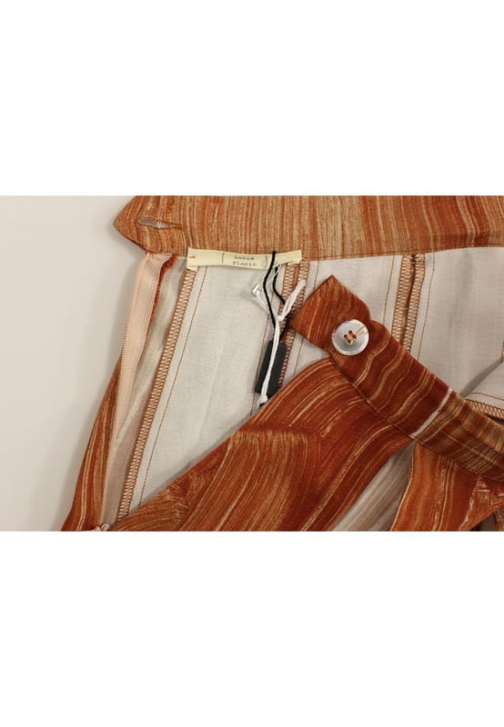Marca: Licia Florio.
  Estilo: Falda amplia.
  Color: Marron anaranjado.
  Longitud: Por debajo de la rodilla.
  Cierre: Apertura con cremallera en la parte trasera.
  Detalles: Detalles del logotipo.
  Material: 100% Viscosa.
  Hecho en Italia.
  Genero: Mujer.