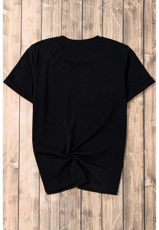 Camiseta negra de Thanksgiving con estampado de corazón  
Cuello redondo y mangas cortas para un ajuste cómodo  
Fabricada con material suave  
Ideal para la temporada navideña  
Consulta la tabla de tallas para el mejor ajuste
