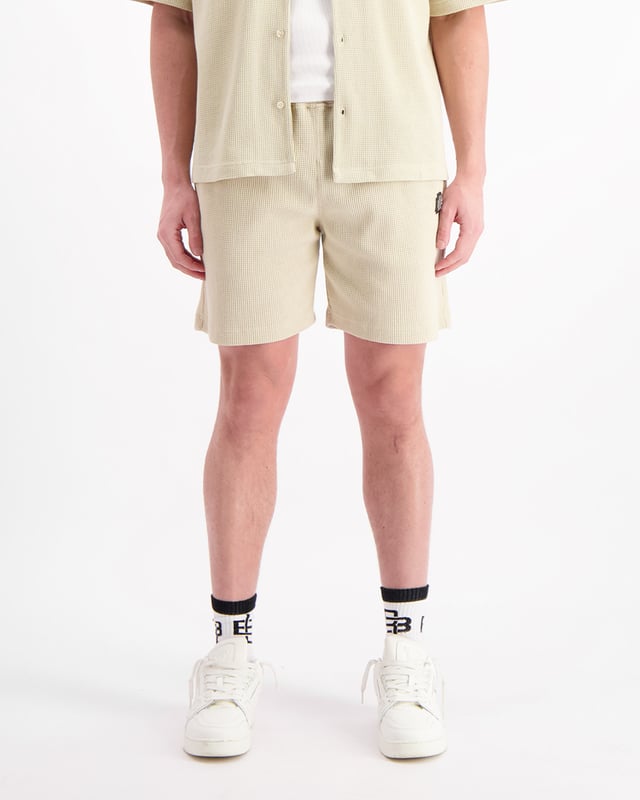 75% Polyester | 25% Baumwolle Lässige Passform Waffel-Estoff Elastischer Bund Zwei Fronttaschen Monogramm-Patch am linken Bein Kann mit dem Monogramm Waffel T-Shirt & Hemd kombiniert werden