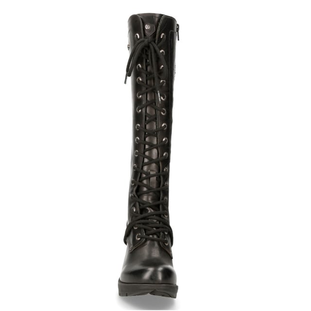 Las botas altas New Rock M-TR005-S1 de la Colección Trail combinan elegancia gótica con un toque urbano. Confeccionadas en piel de vacuno negra de primera calidad con interior de piel de cerdo, garantizan durabilidad y comodidad. Con un distintivo tacón metálico de 9 cm y una plataforma de 3 cm, estas botas crean un look atrevido y sofisticado. Su exclusivo diseño de cordones, combinado con una práctica cremallera lateral, ofrece estilo y facilidad de uso, convirtiéndolas en una prenda imprescindible para el punk, el gótico y la moda urbana más intensa. Características principales: Material: Exterior: Piel de vacuno | Interior: Piel de cerdo | Altura del tacón: 9 cm | Altura de la plataforma: 3 cm | Material de la suela: TPU | Sistema de fijación: Pegado | Cierre: Cordones (cordón) y cremallera lateral | Altura de la caña: 35 cm | Ancho de la pantorrilla: 38 cm | Estilo: Gótico, Urbano Intenso, Punk | Diseño para mujer: Vanguardista, vanguardista y versátil.