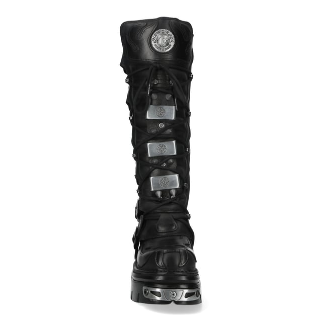 Botas góticas con púas de cuero negro hasta la rodilla M-161-C10 de New Rock Las botas altas New Rock M-161-C10 de la Colección Metallic combinan estética gótica, punk y motera con una gran durabilidad. Confeccionadas en piel de vacuno negra de primera calidad con interior de piel de cerdo, estas botas ofrecen comodidad y un look atrevido y rebelde. Con un robusto tacón de 7 cm y una plataforma de 5 cm, ofrecen una postura elevada con un estilo inigualable. El cierre de cordones, hebilla y cremallera lateral garantiza un ajuste seguro, lo que las convierte en la opción perfecta para quienes apuestan por la moda alternativa. Características principales: Material: Exterior: Piel de vacuno | Interior: Piel de cerdo | Altura del tacón: 7 cm | Altura de la plataforma: 5 cm | Material de la suela: Caucho natural | Sistema de fijación: Pegado | Cierre: Cordones (cordón), cremallera lateral, hebillas | Altura de la caña: 38 cm | Estilo: Gótico, Heavy, Motero, Punk, Rock | Diseño unisex: Apto para todos los géneros