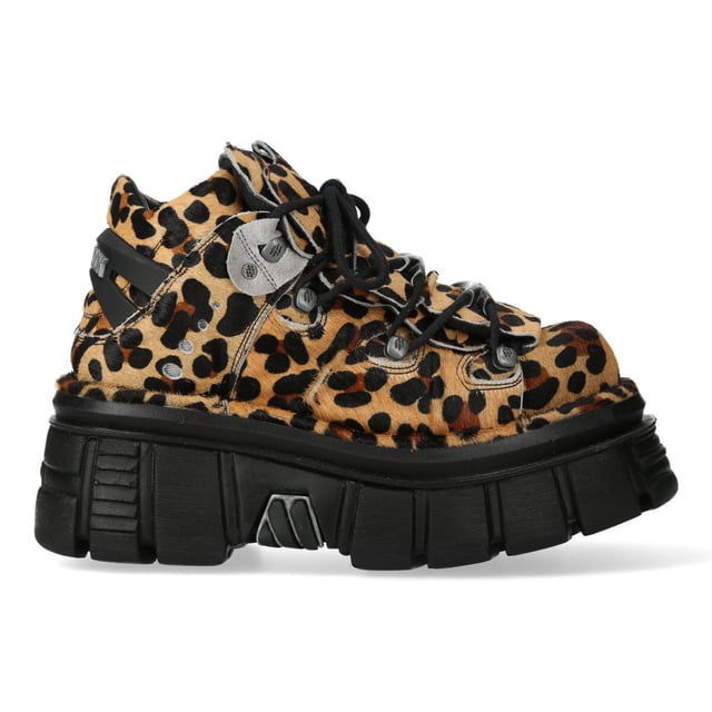 The M-106-C192 from New Rock’s Classic Collection combines a bold urban heavy rock aesthetic with premium craftsmanship. These unisex ankle boots feature a striking brown leapord-print cow leather upper, metal lace hooks, and the brand’s iconic PU-ULTRA platform sole for superior durability and an elevated look.

Key Features:
Material: Outer - Leopard-Print Cow Leather | Inner - Calf Skin
Sole Material: PU-ULTRA | Fixing System: Glued & Sewn
Fastening: Lace-up (Cord)
Heel Height: 6 cm | Platform Height: 4 cm
Shaft Height: 11 cm
Style: Urban, Heavy, Rock, Stylish
Unisex Design: Suitable for all genders
