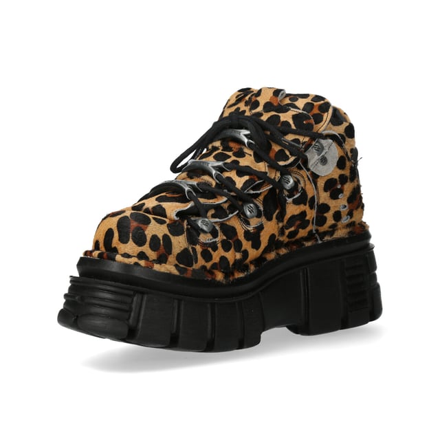 The M-106-C192 from New Rock’s Classic Collection combines a bold urban heavy rock aesthetic with premium craftsmanship. These unisex ankle boots feature a striking brown leapord-print cow leather upper, metal lace hooks, and the brand’s iconic PU-ULTRA platform sole for superior durability and an elevated look.

Key Features:
Material: Outer - Leopard-Print Cow Leather | Inner - Calf Skin
Sole Material: PU-ULTRA | Fixing System: Glued & Sewn
Fastening: Lace-up (Cord)
Heel Height: 6 cm | Platform Height: 4 cm
Shaft Height: 11 cm
Style: Urban, Heavy, Rock, Stylish
Unisex Design: Suitable for all genders