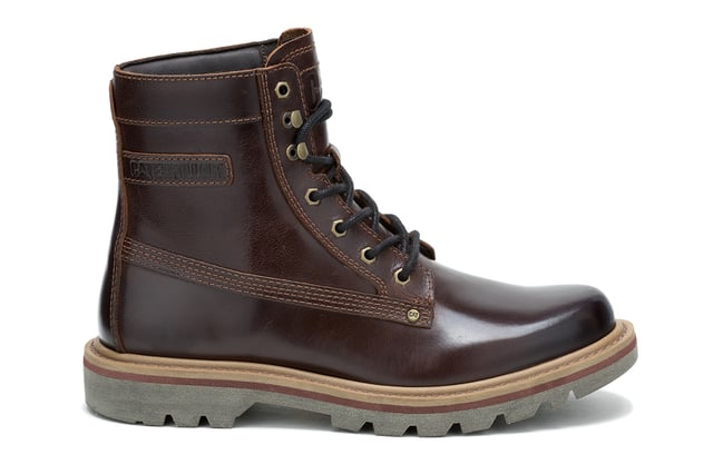 Las botas de cuero impermeables Caterpillar Colorado Grader ofrecen durabilidad, comodidad y un estilo atemporal. Confeccionadas con cuero flor premium con cuello acolchado, estas botas brindan un excelente soporte para el tobillo. Su diseño impermeable, plantilla de espuma EVA suave y suela de goma resistente garantizan una comodidad duradera y una tracción superior. Ideales para el trabajo, el senderismo o el uso diario, estas botas ofrecen rendimiento durante todo el día con un diseño clásico y sencillo, diseñado para brindar resistencia y confiabilidad. Características principales: Cuero flor premium: duradero, elegante y duradero. Protección impermeable: mantiene los pies secos en todas las condiciones. Cuello acolchado: mejora el soporte y la comodidad del tobillo. Plantilla de espuma EVA: amortiguación suave para usar todo el día. Suela de goma duradera: proporciona una excelente tracción en diversas superficies. Diseño clásico y sencillo: perfecto para el trabajo, el senderismo o el uso informal.