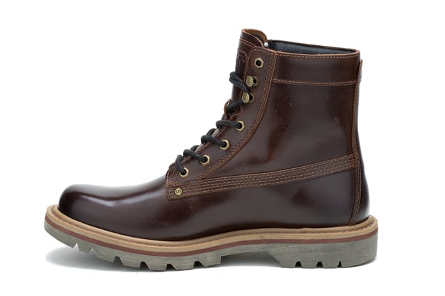 Las botas de cuero impermeables Caterpillar Colorado Grader ofrecen durabilidad, comodidad y un estilo atemporal. Confeccionadas con cuero flor premium con cuello acolchado, estas botas brindan un excelente soporte para el tobillo. Su diseño impermeable, plantilla de espuma EVA suave y suela de goma resistente garantizan una comodidad duradera y una tracción superior. Ideales para el trabajo, el senderismo o el uso diario, estas botas ofrecen rendimiento durante todo el día con un diseño clásico y sencillo, diseñado para brindar resistencia y confiabilidad. Características principales: Cuero flor premium: duradero, elegante y duradero. Protección impermeable: mantiene los pies secos en todas las condiciones. Cuello acolchado: mejora el soporte y la comodidad del tobillo. Plantilla de espuma EVA: amortiguación suave para usar todo el día. Suela de goma duradera: proporciona una excelente tracción en diversas superficies. Diseño clásico y sencillo: perfecto para el trabajo, el senderismo o el uso informal.