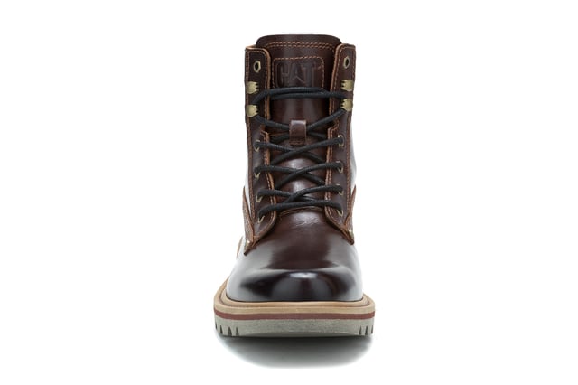 Las botas de cuero impermeables Caterpillar Colorado Grader ofrecen durabilidad, comodidad y un estilo atemporal. Confeccionadas con cuero flor premium con cuello acolchado, estas botas brindan un excelente soporte para el tobillo. Su diseño impermeable, plantilla de espuma EVA suave y suela de goma resistente garantizan una comodidad duradera y una tracción superior. Ideales para el trabajo, el senderismo o el uso diario, estas botas ofrecen rendimiento durante todo el día con un diseño clásico y sencillo, diseñado para brindar resistencia y confiabilidad. Características principales: Cuero flor premium: duradero, elegante y duradero. Protección impermeable: mantiene los pies secos en todas las condiciones. Cuello acolchado: mejora el soporte y la comodidad del tobillo. Plantilla de espuma EVA: amortiguación suave para usar todo el día. Suela de goma duradera: proporciona una excelente tracción en diversas superficies. Diseño clásico y sencillo: perfecto para el trabajo, el senderismo o el uso informal.