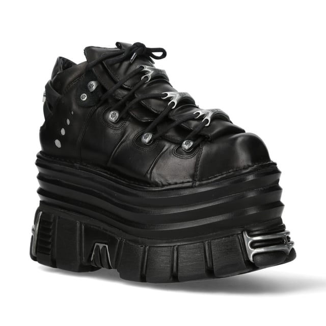 Los botines New Rock M-106-C181 de la Colección Metallic redefinen el calzado gótico y punk con su suela de plataforma ultragruesa. Elaborados en piel de vacuno negra de alta calidad con interior de piel, ofrecen una durabilidad y comodidad superiores. Con un impresionante tacón de 13 cm y una atrevida plataforma de 10 cm, estos botines ofrecen un look distintivo e inconfundible. El diseño con cordones realza su toque rebelde, haciéndolos perfectos para quienes abrazan la moda heavy, punk y rock. Características principales: Material: Exterior: Piel de vacuno | Interior: Piel de cerdo | Altura del tacón: 13 cm | Altura de la plataforma: 10 cm | Material de la suela: PU-ULTRA | Cierre: Cordones (cordón) | Altura de la caña: 10 cm | Estilo: Gótico, Heavy, Punk, Rock | Diseño unisex: Apto para todos los géneros | Suela gruesa: Plataforma extragrande para una estética atrevida y vanguardista