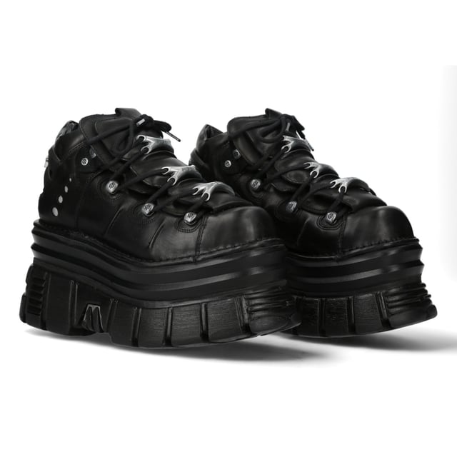 New Rock M-106-C178 Black Tower Gothic Punk Chunky Ankle Boots The New Rock M-106-C178 ankle boots from the Metallic Collection embody gothic and punk rebellion with a bold, high-platform design. Made from premium black cow leather with a pigskin interior, they offer both durability and comfort. Featuring an 11 cm heel and 8 cm platform, these boots provide an elevated stance with a commanding presence. The lace-up closure enhances their classic rock aesthetic, making them an essential piece for those who embrace alternative fashion.
Key Features:
Material: Outer - Cow Leather | Inner - Pigskin
Heel Height: 11 cm | Platform Height: 8 cm
Sole Material: PU-ULTRA
Fastening: Laces (Cord)
Shaft Height: 10 cm
Style: Gothic, Heavy, Punk, Rock
Unisex Design: Suitable for all genders
