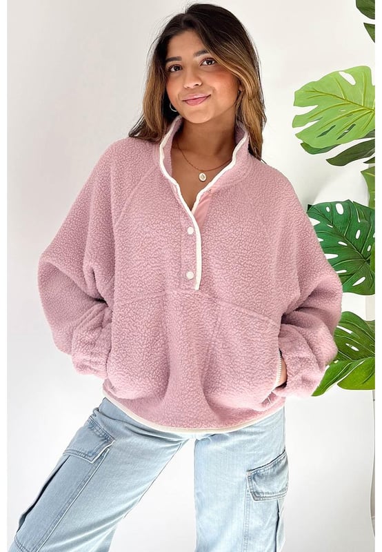 Stand neck design
  Half button front
  Zipped pockets
  Plush high
  quality fabric
  Elastic cuffs for a snug fit
  Loose fit for comfort and warmth
  Suitable for women of all ages
Material: 100% Polyester