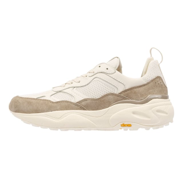 Lichtgewicht sneaker met een bovenwerk van eersteklas suède, Italiaans leer en gerecycled mesh. Ontworpen met een voering van neopreen en gerecycled polyester voor comfort. Afgewerkt met een duurzame VIBRAM rubberen buitenzool voor superieure tractie.
