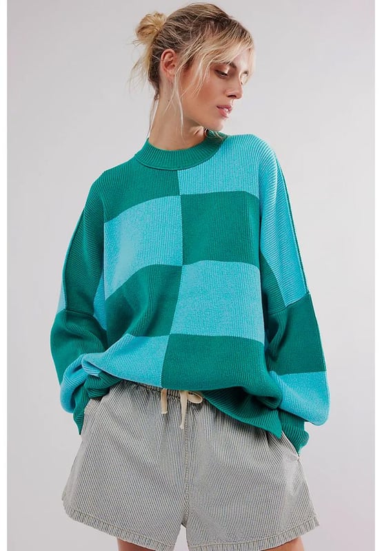 Suéter oversized de hombros caídos con laterales abiertos y patrón a cuadros verde  
  Diseño a cuadros bicolor  
  Estilo dinámico con laterales abiertos  
  Estilo acogedor y casual con hombros caídos  
  Diseño versátil que combina bien con cualquier atuendo  
  Consulta la tabla de tallas para el ajuste perfecto  
Material: 50% Viscosa 28% Poliéster 22% Poliamida