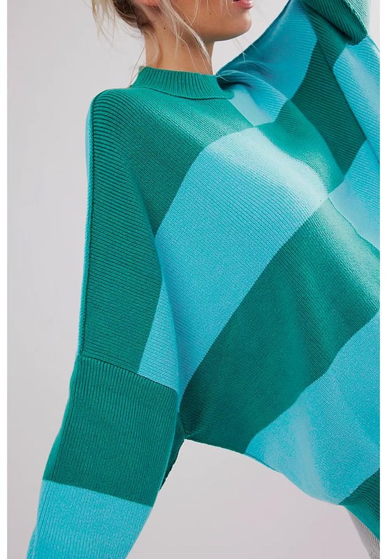 Suéter oversized de hombros caídos con laterales abiertos y patrón a cuadros verde  
  Diseño a cuadros bicolor  
  Estilo dinámico con laterales abiertos  
  Estilo acogedor y casual con hombros caídos  
  Diseño versátil que combina bien con cualquier atuendo  
  Consulta la tabla de tallas para el ajuste perfecto  
Material: 50% Viscosa 28% Poliéster 22% Poliamida
