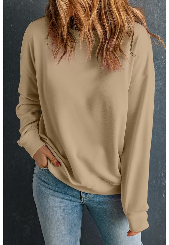 Sudadera clásica y versátil  
Ideal para looks casuales con cualquier pantalón  
Fácil de llevar  
Cuello redondo  
Disponible en colores sólidos y diferentes tallas  
Material: 50% poliéster 50% algodón