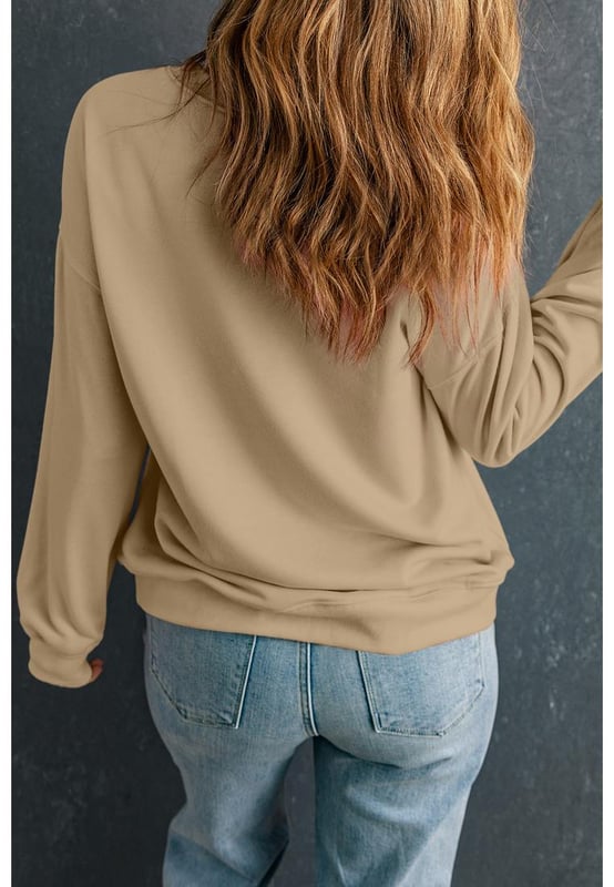 Sudadera clásica y versátil  
Ideal para looks casuales con cualquier pantalón  
Fácil de llevar  
Cuello redondo  
Disponible en colores sólidos y diferentes tallas  
Material: 50% poliéster 50% algodón