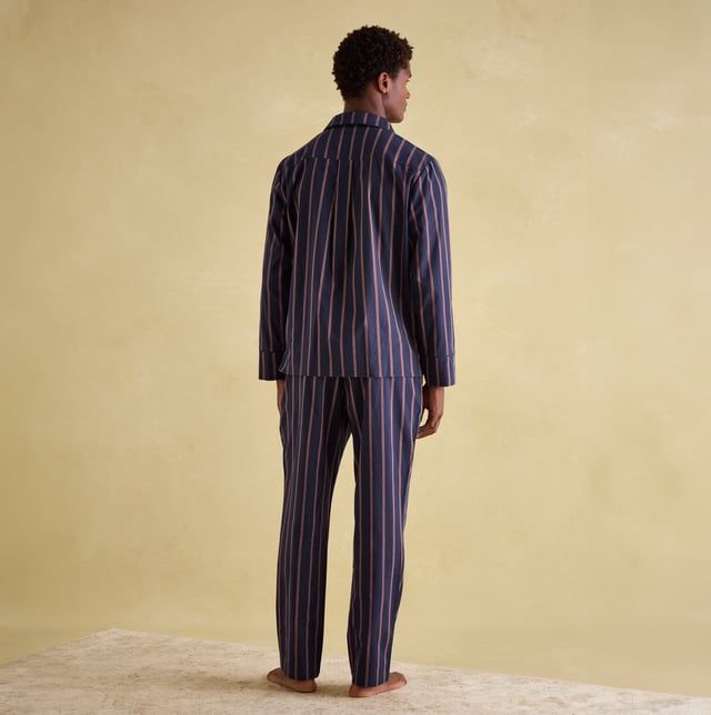 Joules Joules HUGO Mens Pyjama Set Navy Stripe

Closure/Fastening: Button,Pull-On

Features: Comfort

Item Weight: 0.4 KG

Clothing Fit: Regular

Single Or Multi Pack?: Single

Gift Boxed: No

Material Composition: 100% Cotton

Clothing Features: Single Chest Pocket | Piped Trims | Elasticated Waist | Drawstring Ties | Branded Tab on Waistband
Product Code: 372828-NVYSTRP