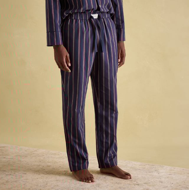 Joules Joules HUGO Mens Pyjama Set Navy Stripe

Closure/Fastening: Button,Pull-On

Features: Comfort

Item Weight: 0.4 KG

Clothing Fit: Regular

Single Or Multi Pack?: Single

Gift Boxed: No

Material Composition: 100% Cotton

Clothing Features: Single Chest Pocket | Piped Trims | Elasticated Waist | Drawstring Ties | Branded Tab on Waistband
Product Code: 372828-NVYSTRP