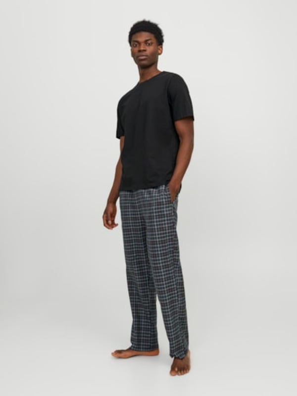 Jack &amp; Jones Jack &amp; Jones BASIC TEE Mens Pyjama Set Black

Closure/Fastening: Pull-On

Features: Comfort

Item Weight: 0.4 KG

Clothing Fit: Regular

Single Or Multi Pack?: Single

Gift Boxed: No

Material Composition: 100% Cotton

Clothing Features: Elasticated Waistband
Product Code: 12263659-BLK