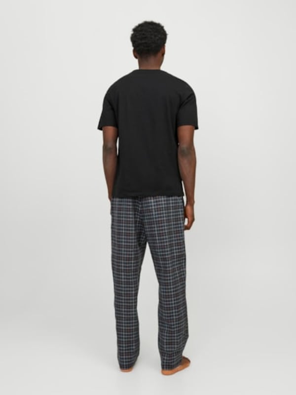 Jack &amp; Jones Jack &amp; Jones BASIC TEE Mens Pyjama Set Black

Closure/Fastening: Pull-On

Features: Comfort

Item Weight: 0.4 KG

Clothing Fit: Regular

Single Or Multi Pack?: Single

Gift Boxed: No

Material Composition: 100% Cotton

Clothing Features: Elasticated Waistband
Product Code: 12263659-BLK