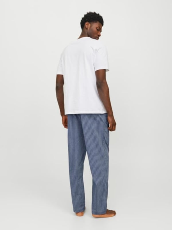 Jack &amp; Jones Jack &amp; Jones BASIC TEE Mens Pyjama Set White

Closure/Fastening: Pull-On

Features: Comfort

Item Weight: 0.4 KG

Clothing Fit: Regular

Single Or Multi Pack?: Single

Gift Boxed: No

Material Composition: 100% Cotton

Clothing Features: Elasticated Waistband
Product Code: 12263659-WHT