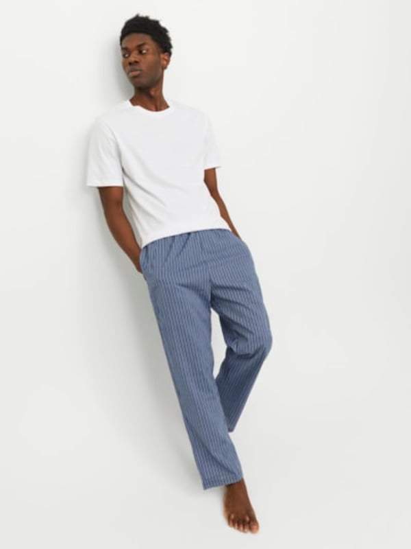 Jack &amp; Jones Jack &amp; Jones BASIC TEE Mens Pyjama Set White

Closure/Fastening: Pull-On

Features: Comfort

Item Weight: 0.4 KG

Clothing Fit: Regular

Single Or Multi Pack?: Single

Gift Boxed: No

Material Composition: 100% Cotton

Clothing Features: Elasticated Waistband
Product Code: 12263659-WHT