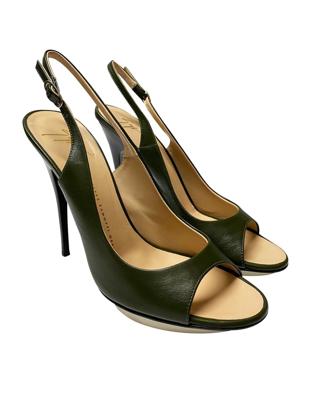 VINTAGE, RRP AS NEW
Crafted out of black leather, these peep-toe slingback sandals are simple yet truly attractive. Pair these with your favorite formal or informal party wear and be the head turner in the crowd! Made in Italy.

Giuseppe Zanotti Peep Toe Slingback Pumps in Black Leather
Color: black
Material: Leather
Condition: excellent with very minimal signs of wear
Size: 40
Sign of wear: Yes
SKU: 91651