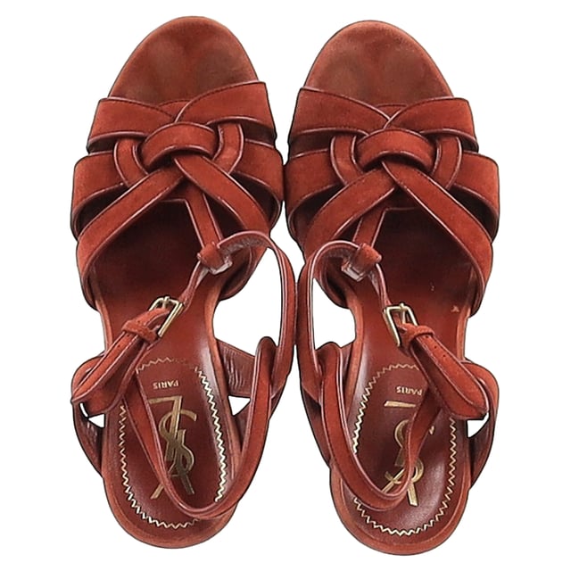 VINTAGE, RRP AS NEW
Saint Laurent Tribute Sandals in Burgundy Suede – Luxe Elegance with a Pop of Color
Step into effortless elegance with the Saint Laurent Tribute Sandals in Burgundy Suede. Crafted from supple suede, these sandals feature a striking burgundy hue that adds a sophisticated pop of color to any outfit. The sleek, strappy design and sturdy heel offer both comfort and style, making them the perfect choice for both casual and more elevated occasions. From day outings to evening events, these sandals add a touch of luxury to any ensemble.

Styling Tip: Pair these sandals with a flowy midi dress for an elegant yet playful look, or wear with a tailored mini skirt and blouse for a chic evening outfit. Add gold jewelry and a clutch to complete the sophisticated vibe.

Saint Laurent Tribute Sandals in Burgundy Suede
Condition: Good
Signs of wear: Moderate signs of wear or markings, moderate scuffing insoles., Used but well maintained. Moderate creasing and marks at surface, wear at soles or replaced soles. marks at toes
Packaging: None
Color: Red | burgundy
Material: Suede
Size: IT | 39
Measurements: Heel height: 130; Insole length: 270
SKU: NAPPUGBSH461662W