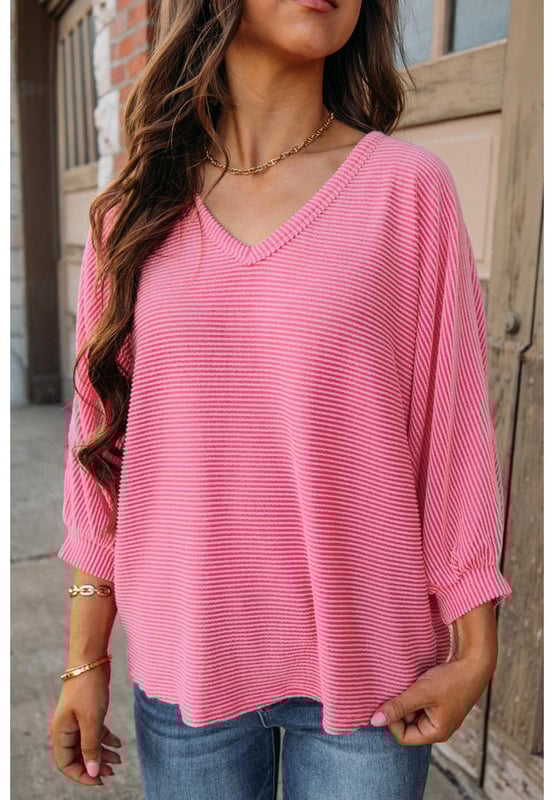 Erdbeer-Pink Gestreifter Print Blusenärmel V-Ausschnitt Top  
Stylisch und vielseitig  
V-Ausschnitt und Blusenärmel für einen eleganten Akzent  
Klassisches und zeitloses Streifenmuster  
Weicher und bequemer Stoff für den ganzen Tag  
In verschiedenen Größen erhältlich  
Material: 75% Polyester, 20% Viskose, 5% Elasthan