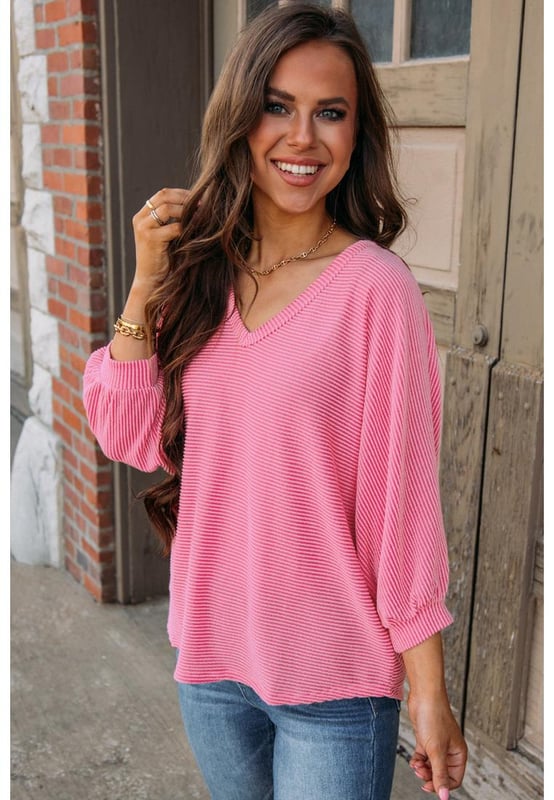 Erdbeer-Pink Gestreifter Print Blusenärmel V-Ausschnitt Top  
Stylisch und vielseitig  
V-Ausschnitt und Blusenärmel für einen eleganten Akzent  
Klassisches und zeitloses Streifenmuster  
Weicher und bequemer Stoff für den ganzen Tag  
In verschiedenen Größen erhältlich  
Material: 75% Polyester, 20% Viskose, 5% Elasthan