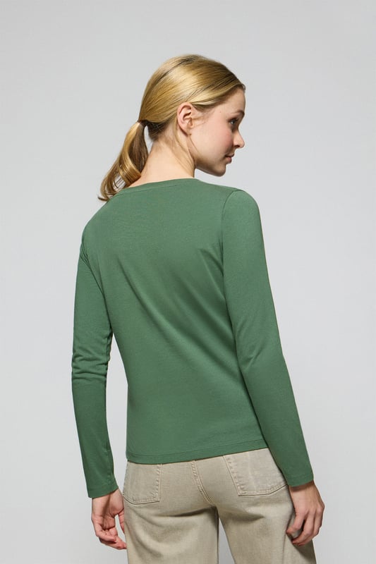 Polo Club folgt mit diesem langärmligen Damen-T-Shirt aus weicher Baumwolle dem Comfy-Trend. Ihre überarbeitete klassische Passform macht sie zu unverzichtbaren Basics für jeden Anlass. Gerippter Rundhalsausschnitt mit Nahtband in Kontrastfarbe. Regular Fit. Rigby Go-Stickerei auf der linken Brustseite.