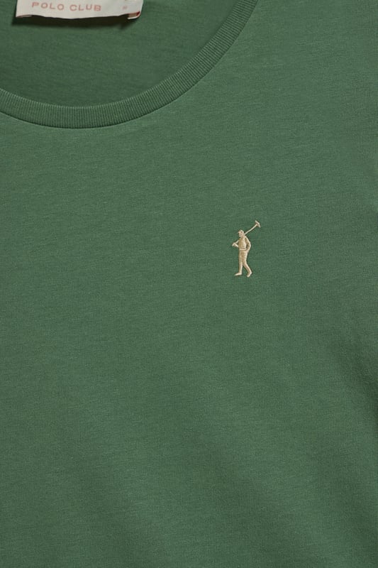 Polo Club folgt mit diesem langärmligen Damen-T-Shirt aus weicher Baumwolle dem Comfy-Trend. Ihre überarbeitete klassische Passform macht sie zu unverzichtbaren Basics für jeden Anlass. Gerippter Rundhalsausschnitt mit Nahtband in Kontrastfarbe. Regular Fit. Rigby Go-Stickerei auf der linken Brustseite.