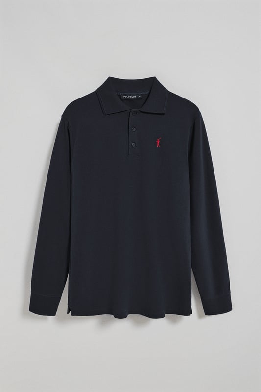 Unser klassisches Langarm-Poloshirt für Herren aus Baumwoll-Piqué zeichnet sich durch seine hohe Qualität und eine neue verbesserte Passform aus. Die gerippten Bündchen mit Reliefstäbchen an Kragen und Manschetten sorgen für einen optimalen Sitz. Die kleinen verstärkten Seitenschlitze und das marineblaue Nahtband mit Logo am Kragen garantieren Widerstandsfähigkeit und Stil. Der Drei-Knopf-Kragen verfügt über ein Kragenstäbchen an der Hinterseite, das ihn dezent aufrecht hält. Die unverwechselbare Rigby Go-Stickerei in Kontrastfarbe auf der Brust ist das i-Tüpfelchen, das dieses Poloshirt zu einem Must-Have in Ihrer Garderobe macht.