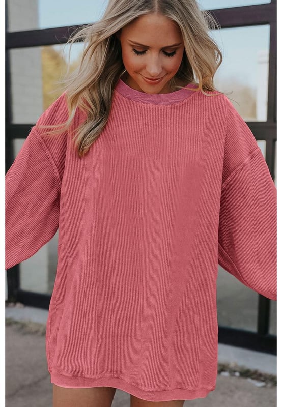 Aardbeienroze Geribbelde Katoenen Oversized Sweatshirt  
Gemaakt van hoogwaardige materialen  
Geribbelde corded ontwerp  
Oversized pasvorm  
Geschikt voor zowel mannen als vrouwen  
Veelzijdig en eenvoudig te stylen  
Perfect om te loungen of uit te gaan met vrienden
