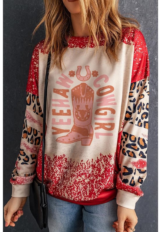 Sudadera con gráficos de vaquera YEEHAW en rojo, con mangas de leopardo disperso blanqueadas  
  Gráfico audaz de YEEHAW COWGIRL  
  Estampado de leopardo disperso en las mangas  
  Perfecta para combinar con denim o ropa casual  
  Ideal para relajarse o actividades al aire libre  
Material: 95% poliéster, 5% elastano