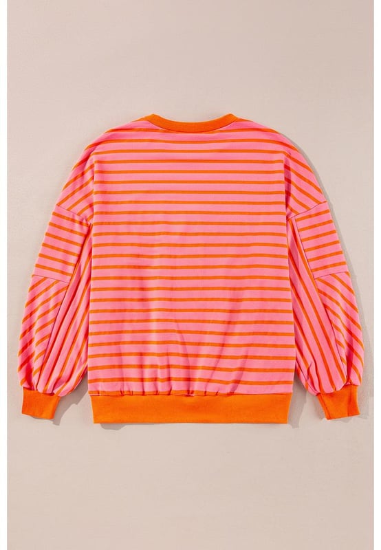 Sudadera a rayas para un estilo casual y chic.  
Diseño relajado con hombros caídos para un look moderno y desenfadado.  
Tejido suave y acogedor con cuello redondo clásico.  
Corte holgado para una silueta casual y relajada.  
Se combina fácilmente con tus pantalones favoritos.  
Material: 70% Poliéster, 25% Algodón, 5% Elastano.