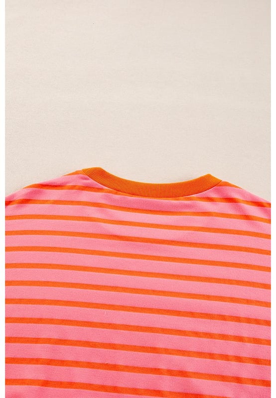 Sudadera a rayas para un estilo casual y chic.  
Diseño relajado con hombros caídos para un look moderno y desenfadado.  
Tejido suave y acogedor con cuello redondo clásico.  
Corte holgado para una silueta casual y relajada.  
Se combina fácilmente con tus pantalones favoritos.  
Material: 70% Poliéster, 25% Algodón, 5% Elastano.
