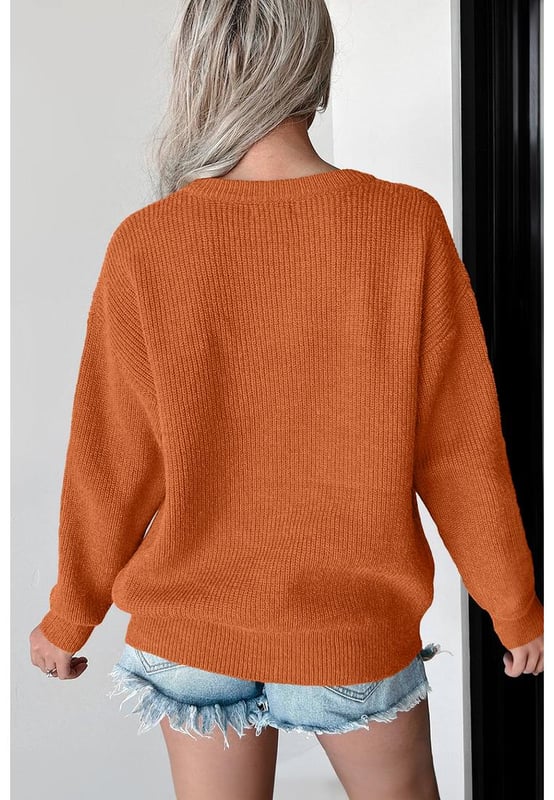 Suéter acogedor con un texto de 'hello pumpkin' en una fuente cursiva  
Tejido de textura suave para una sensación cómoda  
Perfecto para el otoño, añadiendo un toque de estilo estacional  
Pieza versátil para salidas informales o noches acogedoras en casa  
Compra de nuestra colección de suéteres dropship con diseños únicos  
Consulta nuestra tabla de tallas para encontrar tu tamaño perfecto  
Material: 50% Viscosa, 28% Poliéster, 22% Poliamida