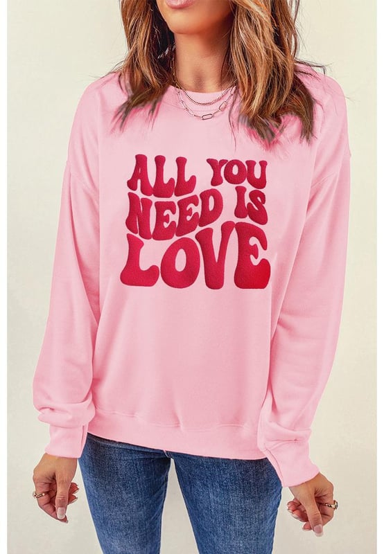 Sudadera estampada en rosa con el eslogan 'ALL YOU NEED IS LOVE' para San Valentín  
Una prenda conmovedora para la temporada del amor  
El eslogan de San Valentín captura el espíritu romántico de la festividad  
Ajuste cómodo adecuado para el uso diario o ocasiones especiales  
Combínala con jeans o pantalones informales  
Diseñada para múltiples Días de San Valentín en el futuro  
Material: 50% Poliéster 50% Algodón